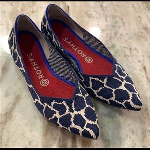 Rothy’s Indigo Giraffe Point, size 8.5